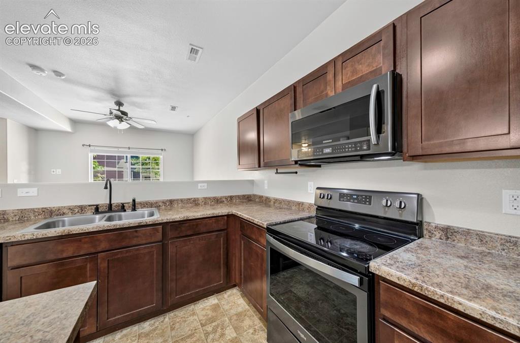 Image 8 of 22: Kitchen