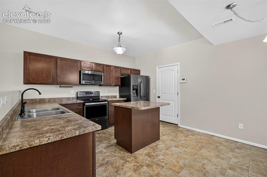 Image 9 of 22: Kitchen