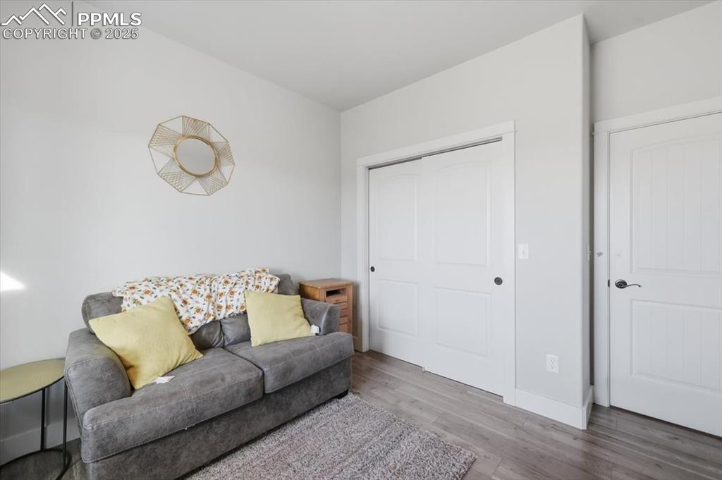 Image 19 of 39: Sitting Room