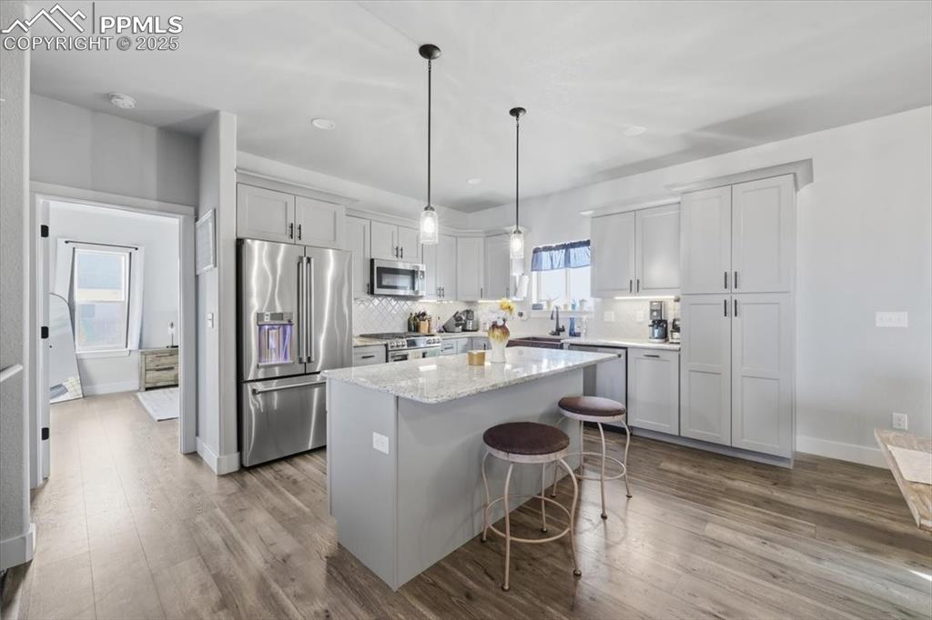 Image 27 of 39: Kitchen