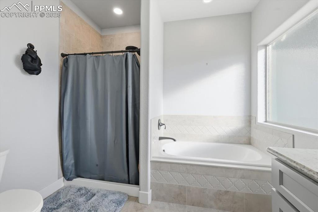 Image 39 of 39: Bathroom