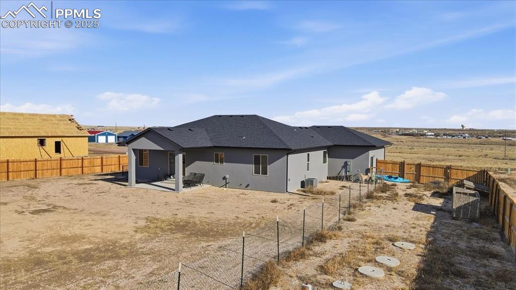 Image 4 of 39: Back of Structure