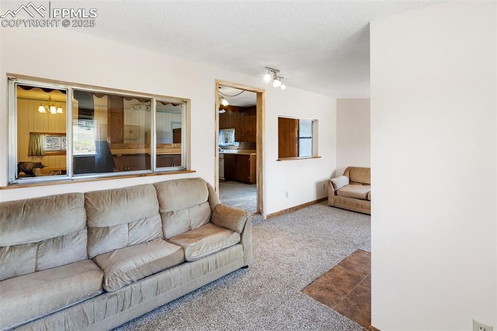 Image 6 of 41: Spread out for relaxing evenings in the living room. 