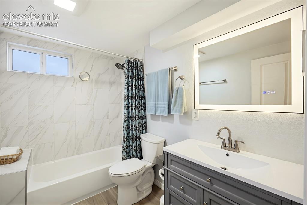 Image 24 of 29: Bathroom