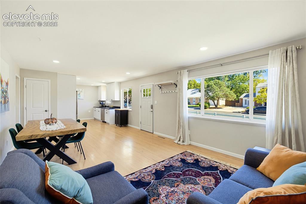 Image 5 of 29: Dining Area