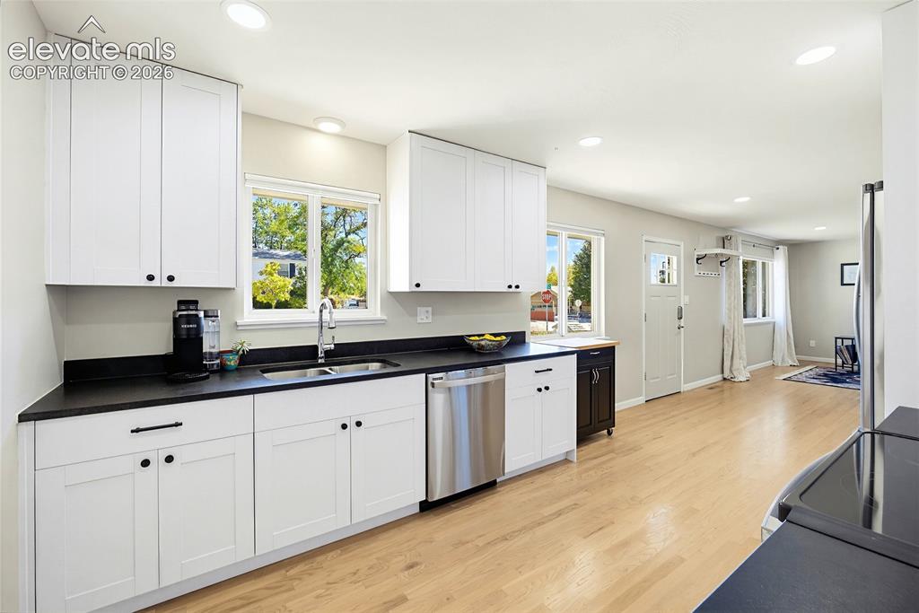 Image 8 of 29: Kitchen