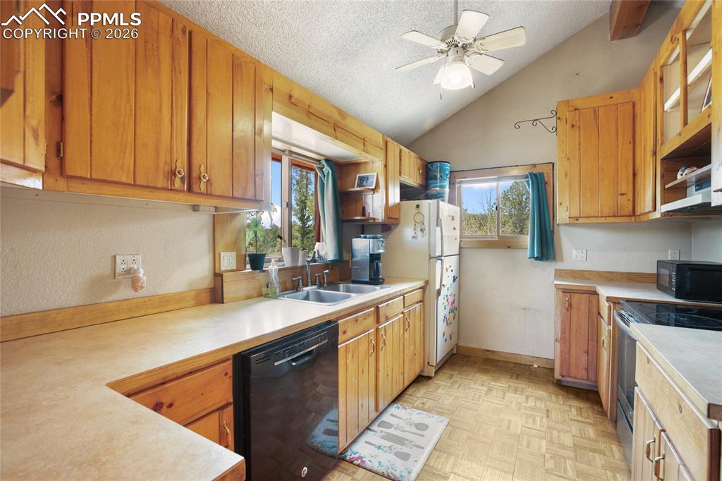 Image 12 of 34: Kitchen