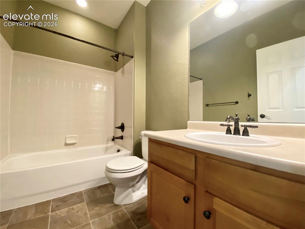 Image 18 of 29: Bathroom