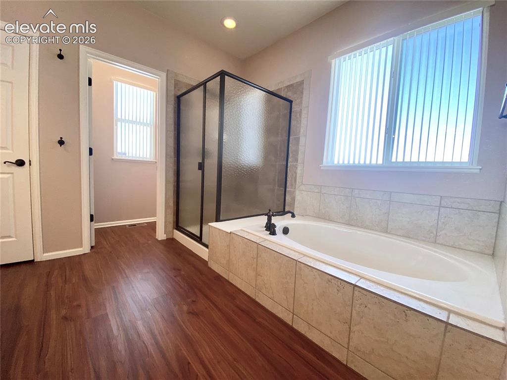 Image 19 of 29: Bathroom