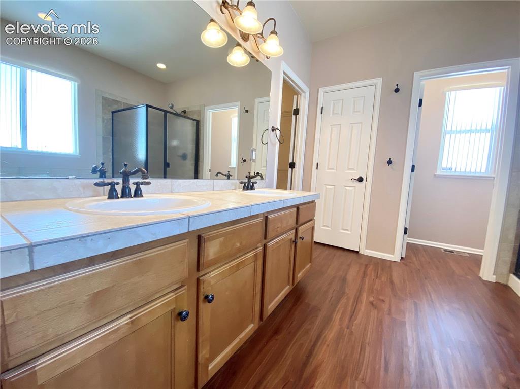 Image 20 of 29: Bathroom