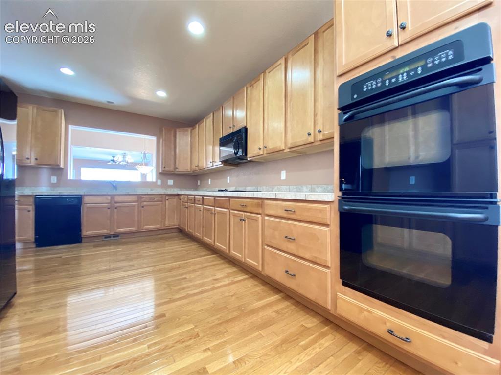 Image 8 of 29: Kitchen