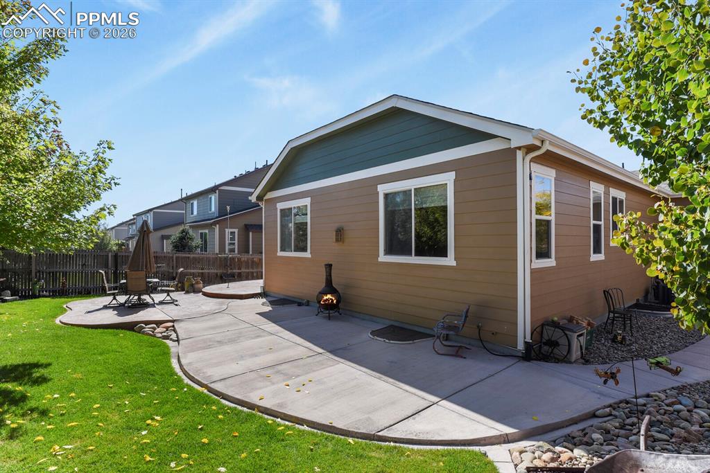 Image 38 of 43: Back of Structure