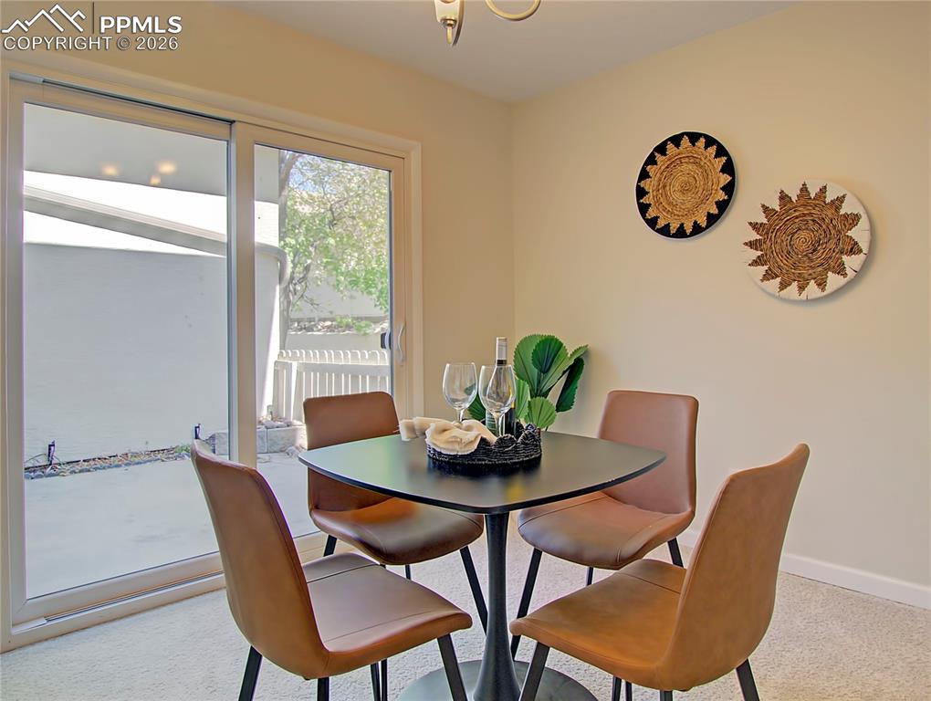 Image 10 of 27: Dining Area