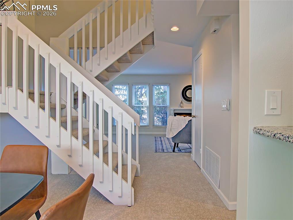 Image 13 of 27: Dining Area