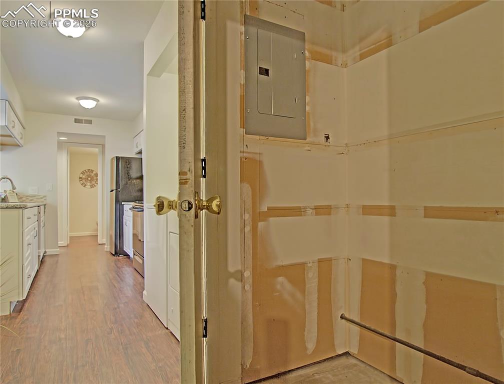 Image 16 of 27: Mud Room