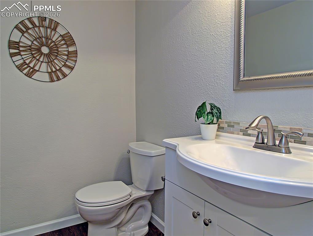 Image 19 of 27: Bathroom