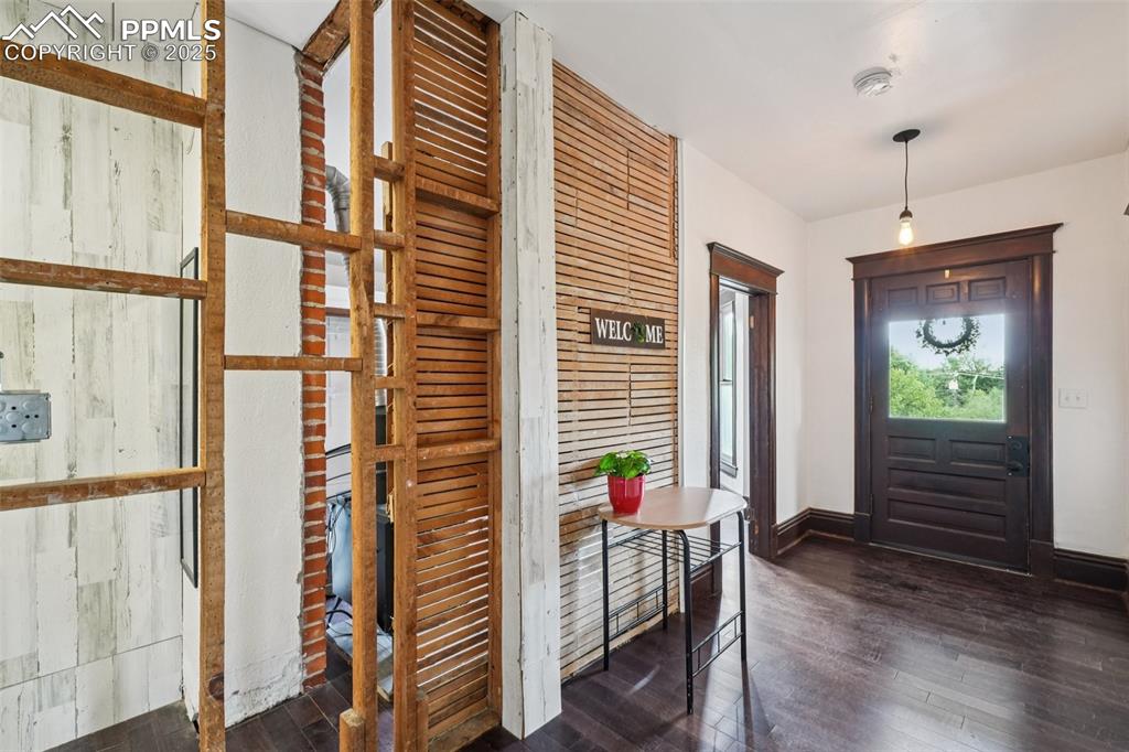 Image 15 of 49: UNIT 2- MIDDLE FLOOR