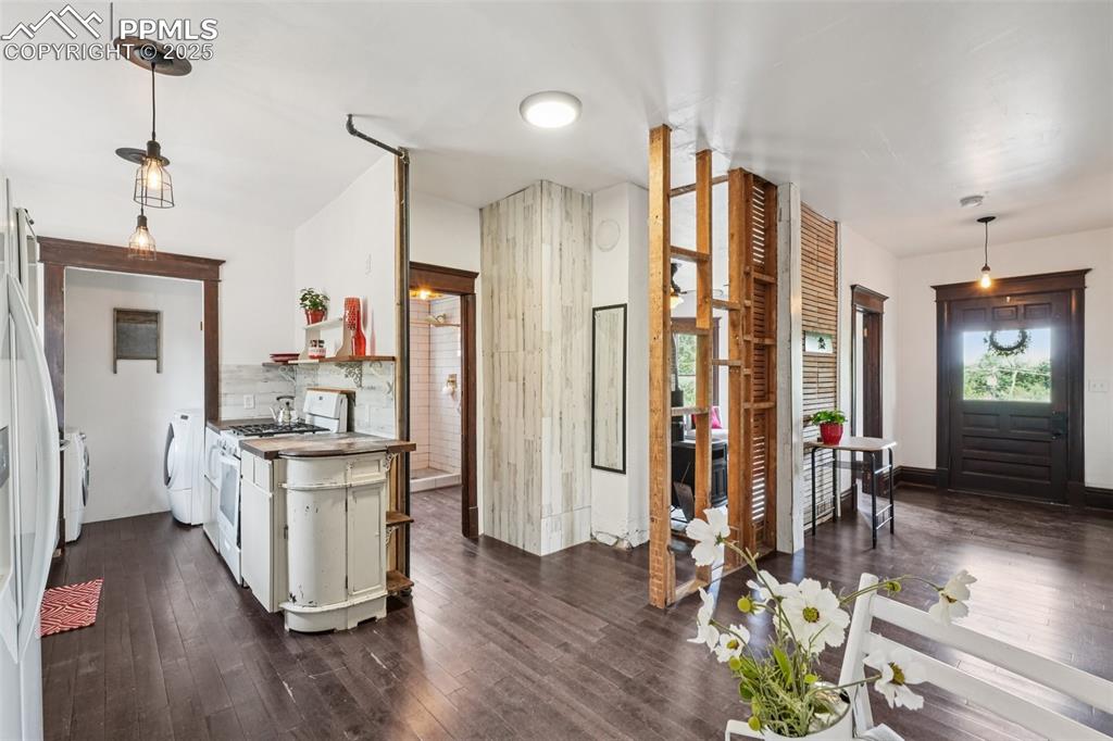 Image 18 of 49: UNIT 2- MIDDLE FLOOR