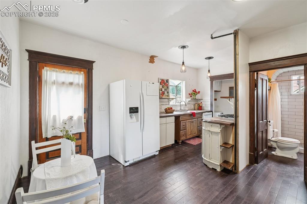 Image 19 of 49: UNIT 2- MIDDLE FLOOR