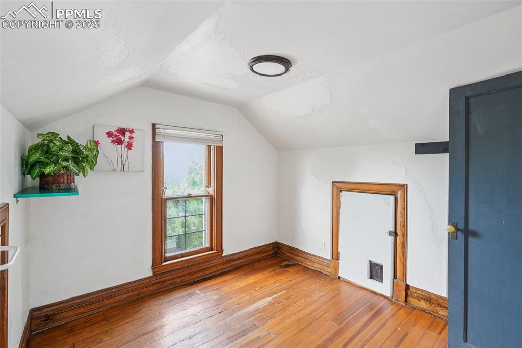 Image 2 of 49: UNIT 3 - TOP FLOOR