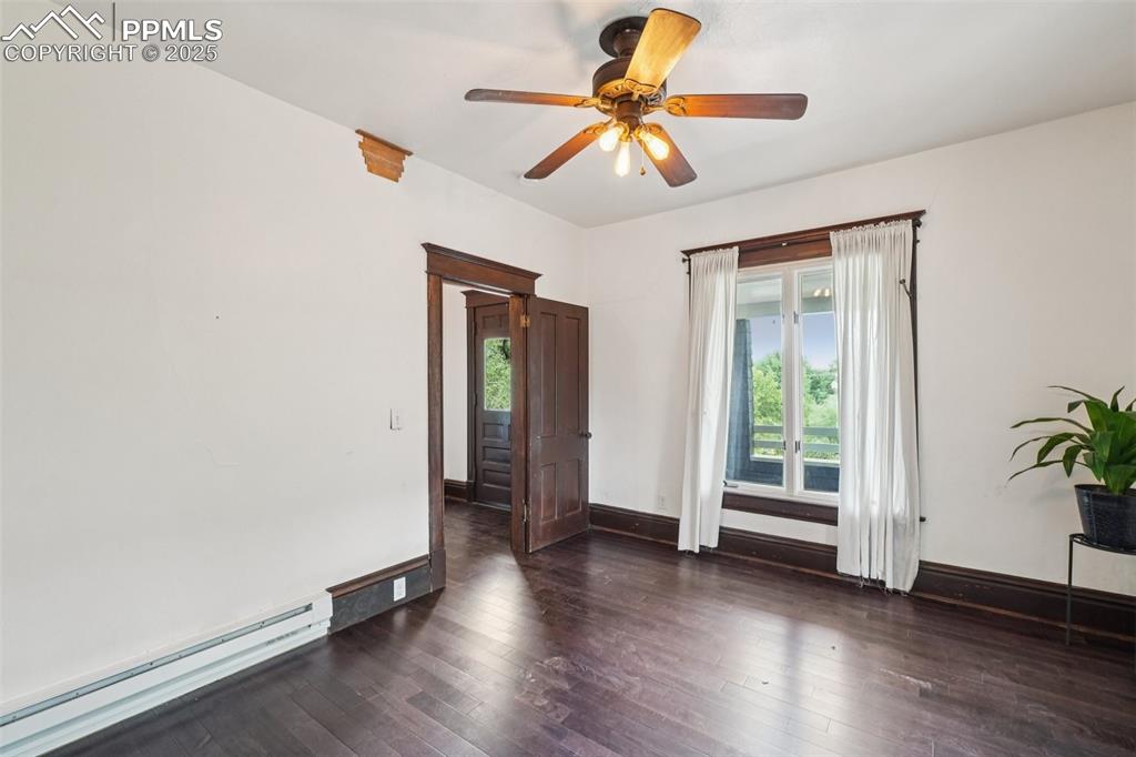 Image 21 of 49: UNIT 2- MIDDLE FLOOR