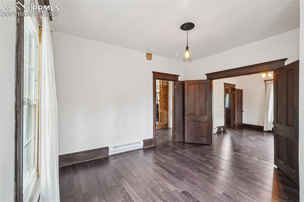 Image 24 of 49: UNIT 2- MIDDLE FLOOR