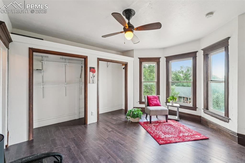 Image 28 of 49: UNIT 2- MIDDLE FLOOR