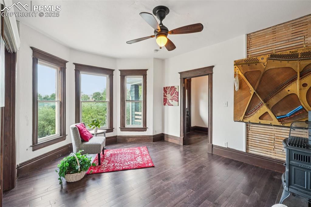 Image 29 of 49: UNIT 2- MIDDLE FLOOR