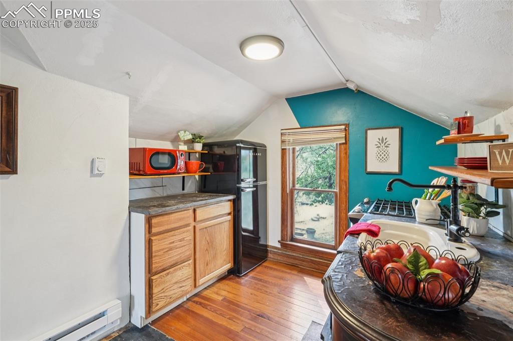 Image 3 of 49: UNIT 3- TOP FLOOR