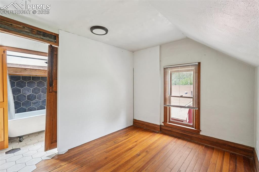 Image 7 of 49: UNIT 3- TOP FLOOR