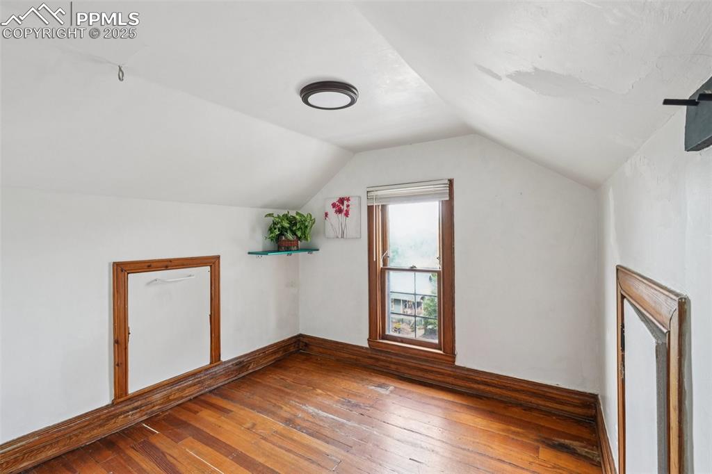 Image 9 of 49: UNIT 3- TOP FLOOR