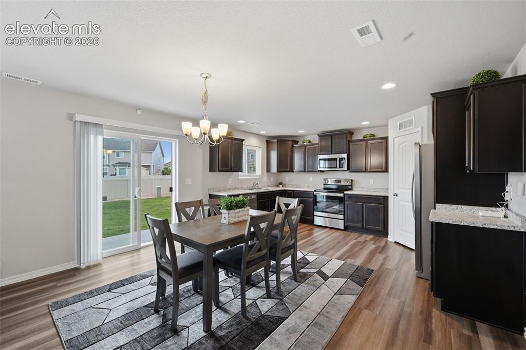 Image 19 of 37: Dining Area