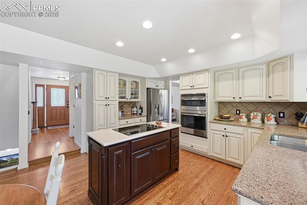 Image 12 of 38: Kitchen