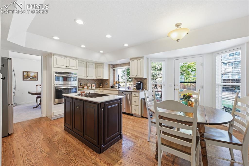 Image 13 of 38: Kitchen