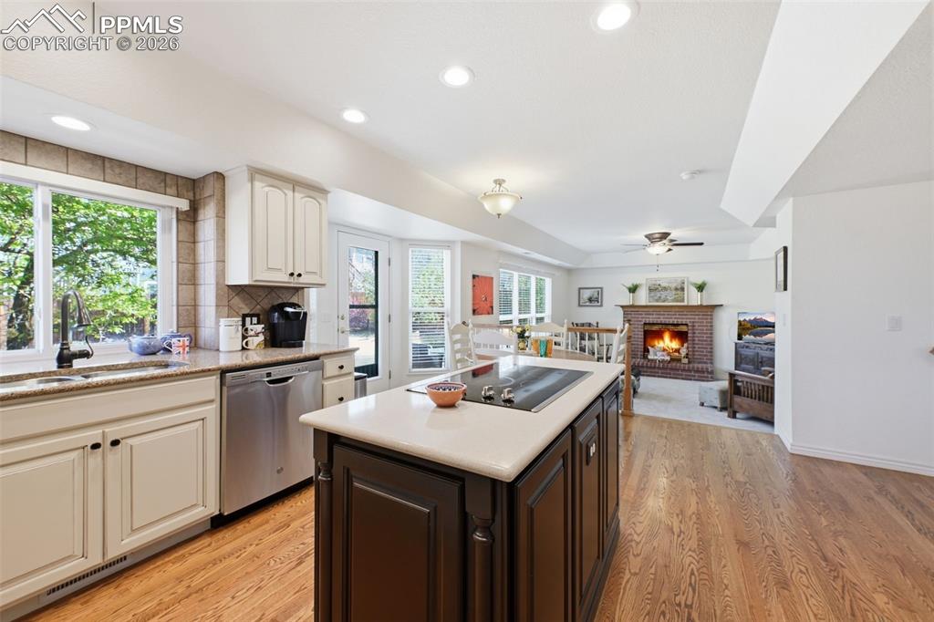 Image 14 of 38: Kitchen