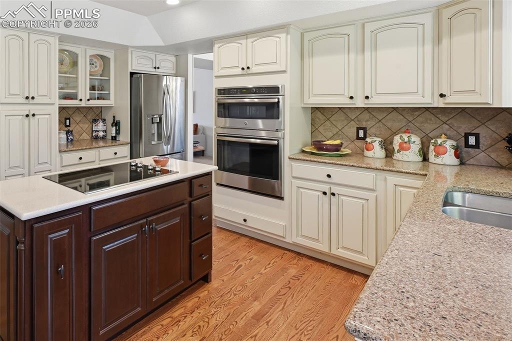 Image 2 of 38: Kitchen