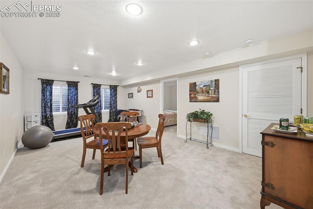 Image 26 of 38: Dining Area