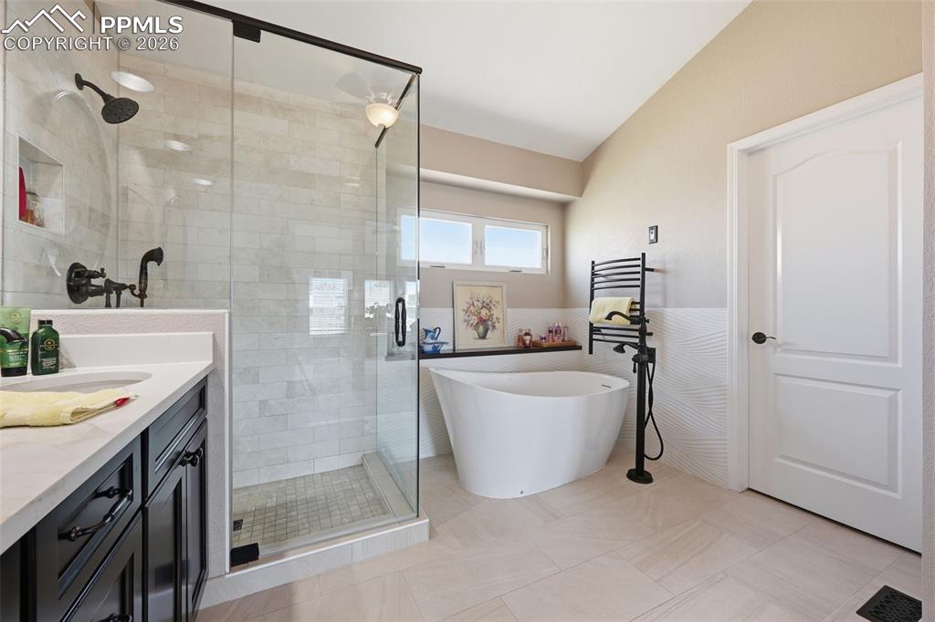 Image 3 of 38: Bathroom