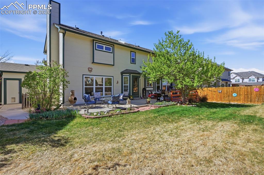 Image 30 of 38: Back of Structure