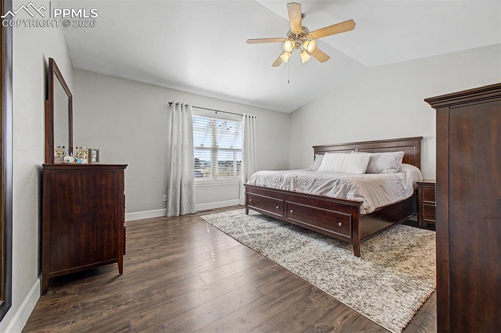 Image 13 of 48: Bedroom