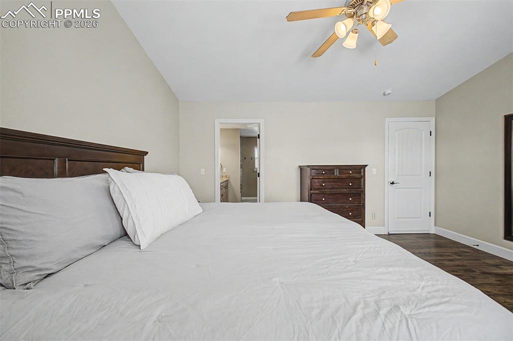 Image 15 of 48: Bedroom