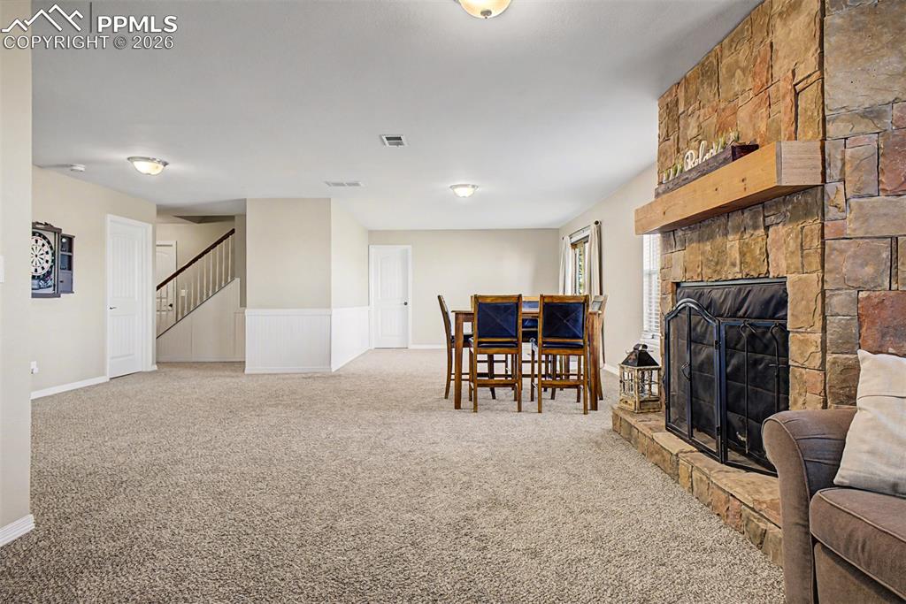 Image 25 of 48: Dining Area