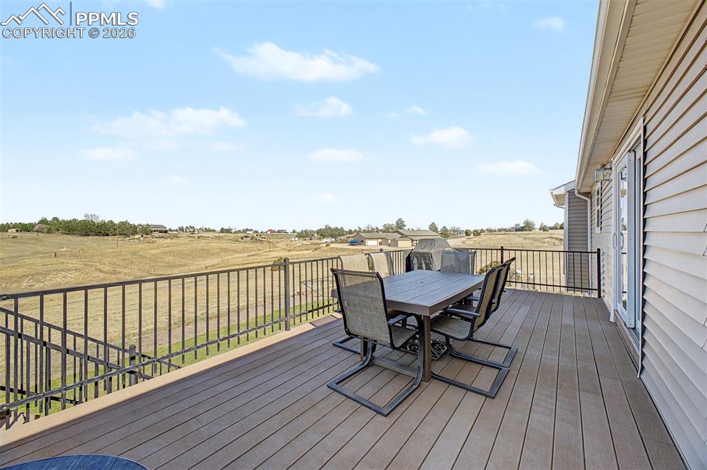 Image 29 of 48: Deck