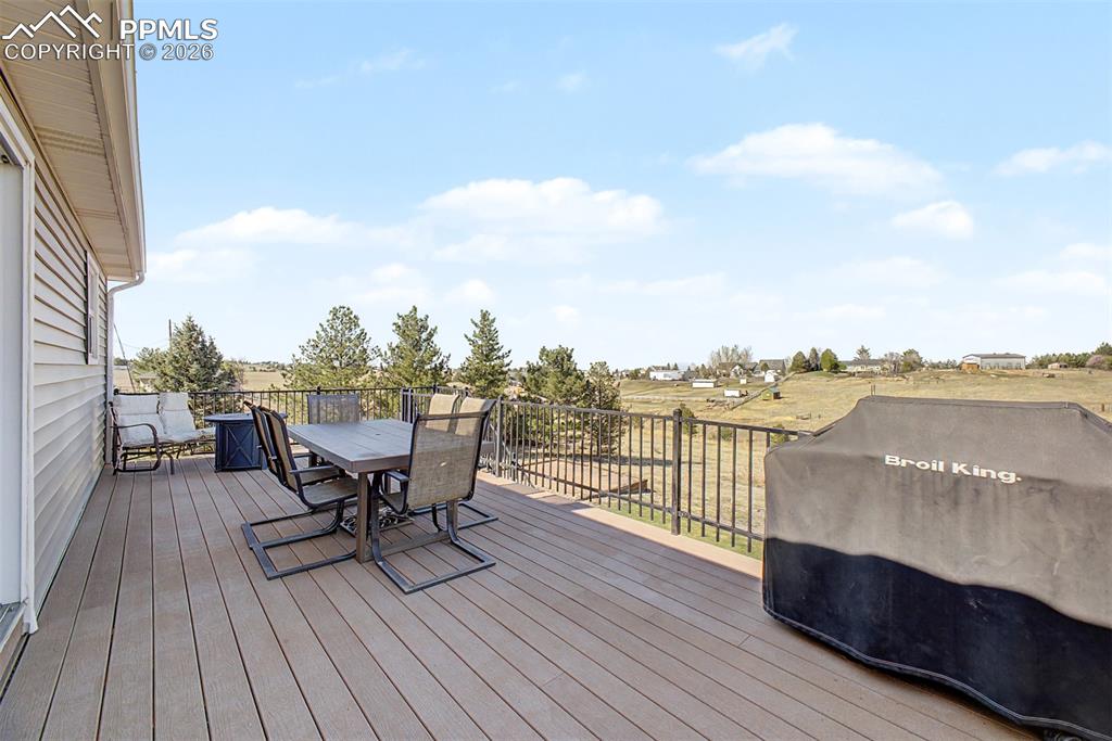 Image 30 of 48: Deck