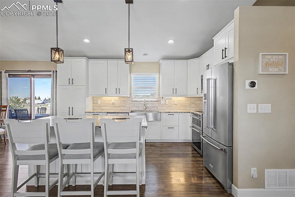 Image 7 of 48: Kitchen