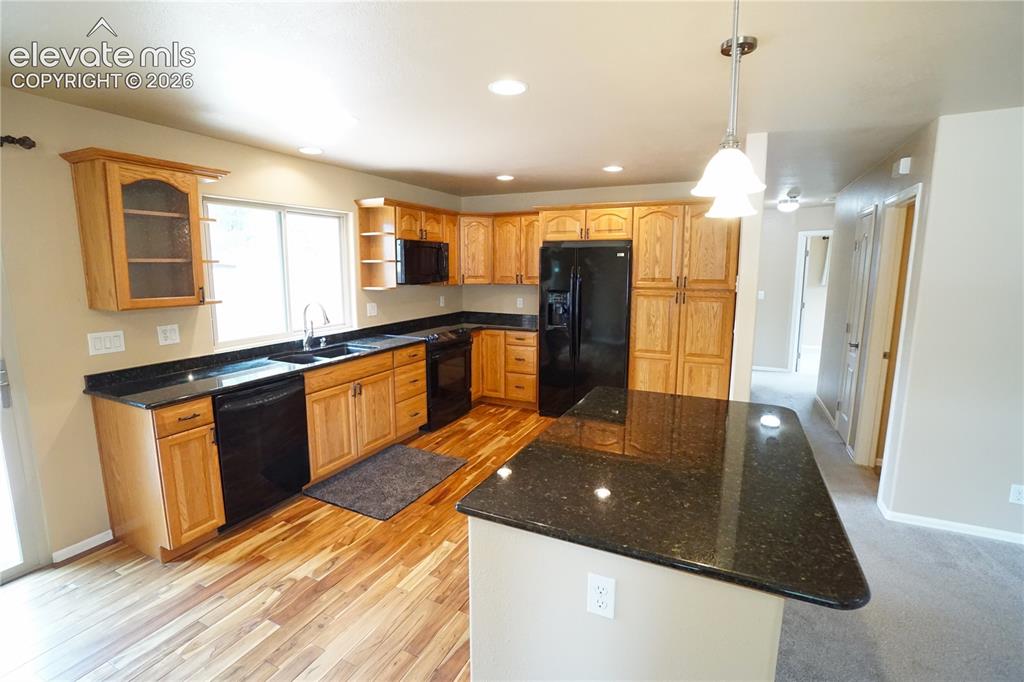 Image 12 of 33: Kitchen