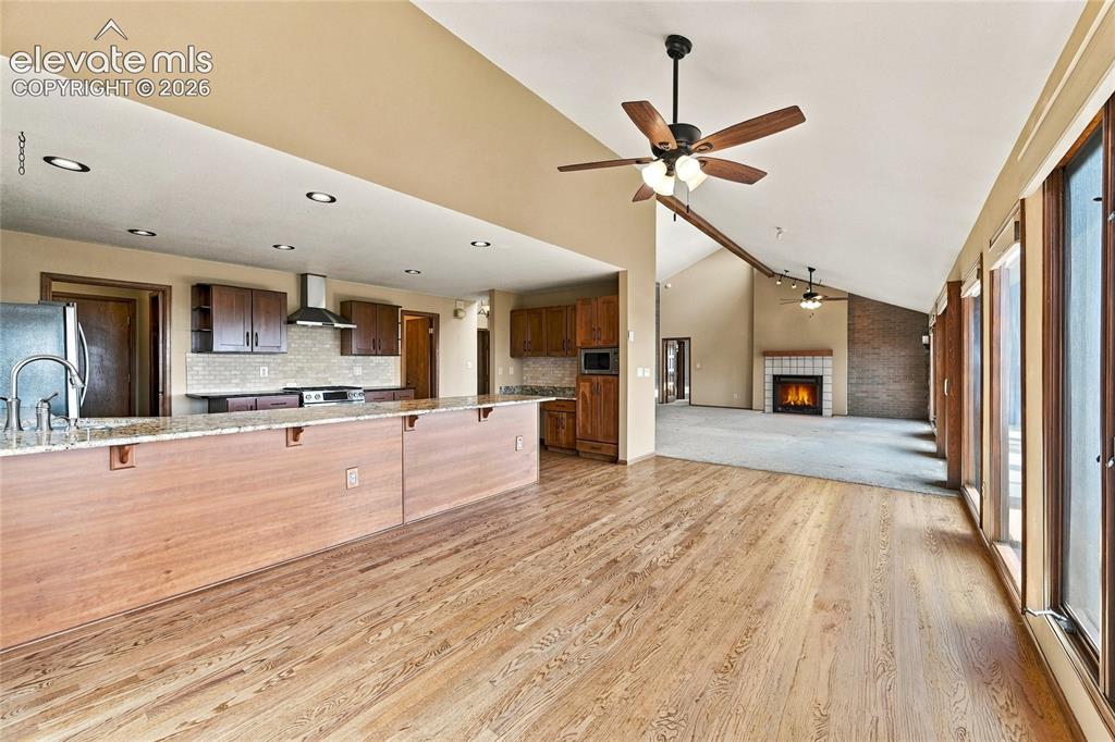 Image 12 of 50: Dining Area