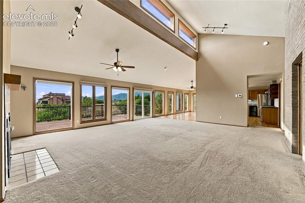 Image 8 of 50: living room