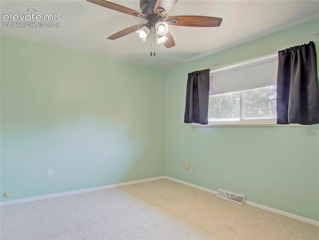 Image 10 of 27: Bedroom