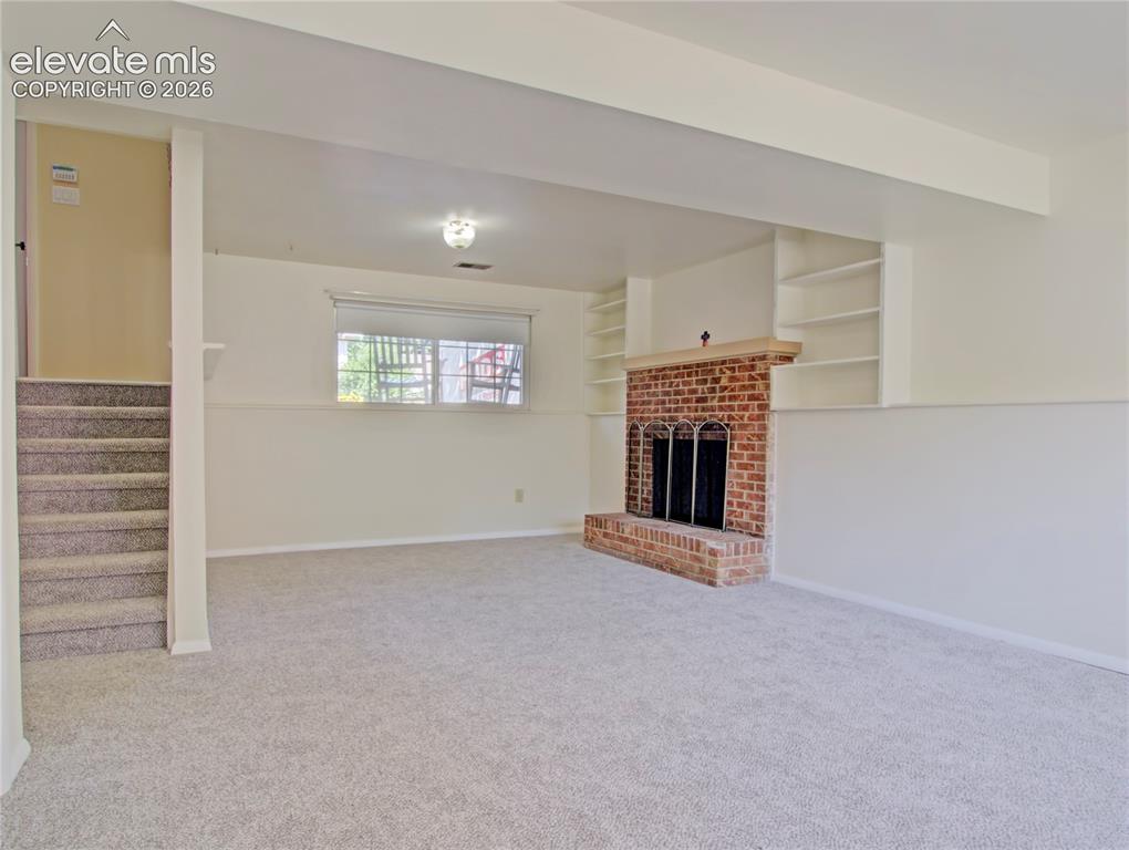 Image 17 of 27: Family Room